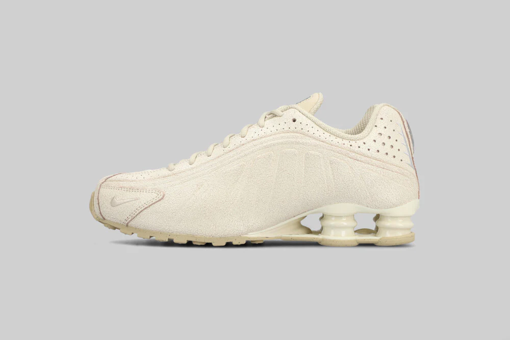 Nike Shox R4 'Natural and Metallic Silver' - IO4544-100