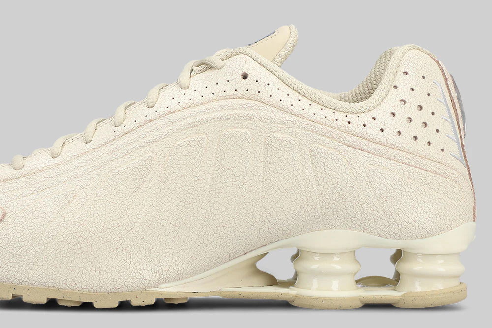 Nike Shox R4 'Natural and Metallic Silver' - IO4544-100 - Imagen 4